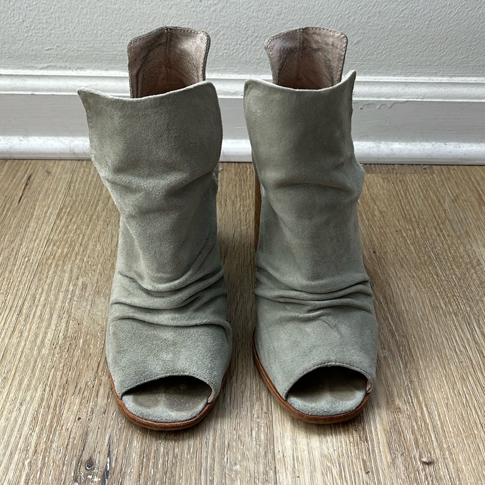 Chinese Laundry collab with Kristin Cavallari peep toe heels